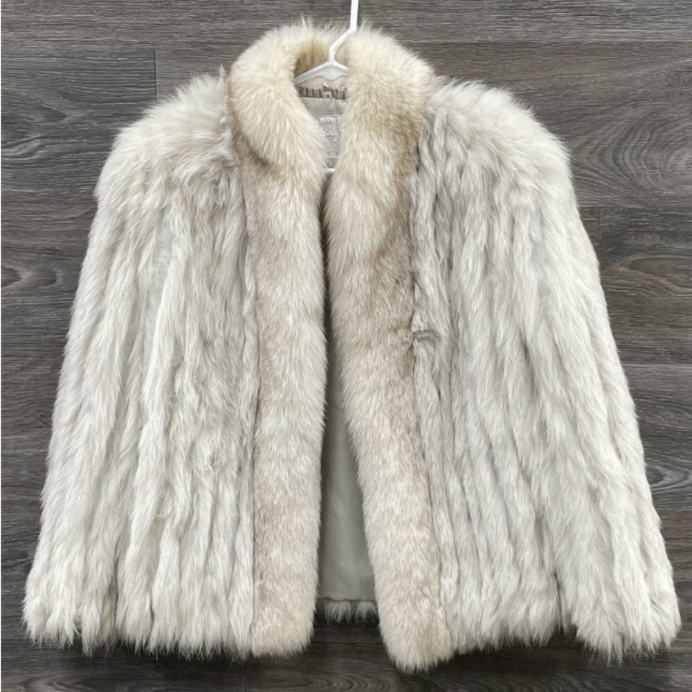 Elegant Cream Genuine Blue Fox Saga Fox coat